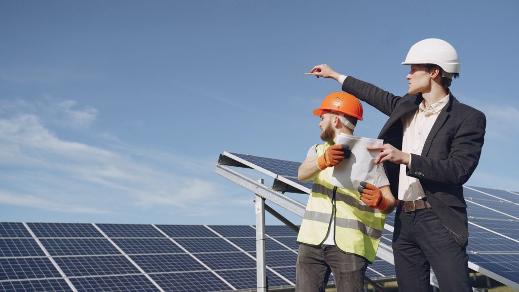 solaredge-vs-enphase-solar-systems-installation-and-maintenance-comparison-complete-review
