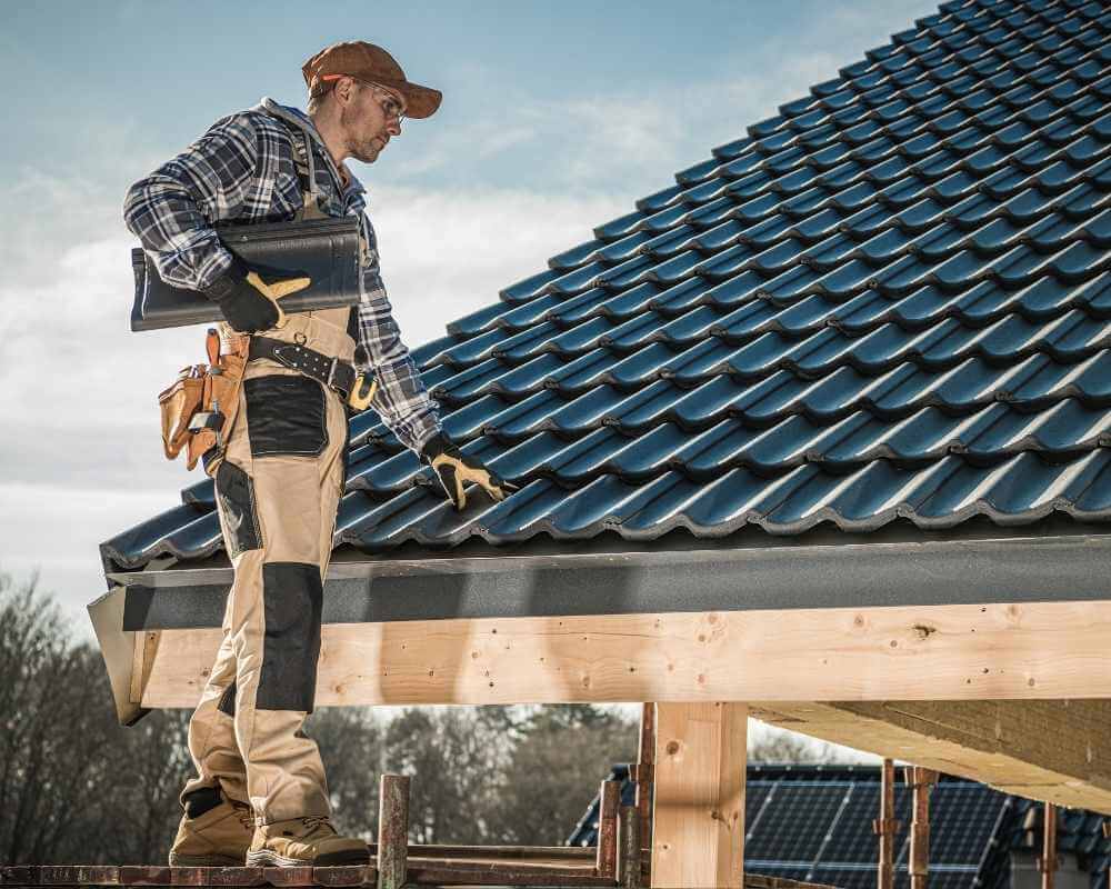 common-challenges-and-solutions-in-solar-panel-installation-on-shingle-roofs-img