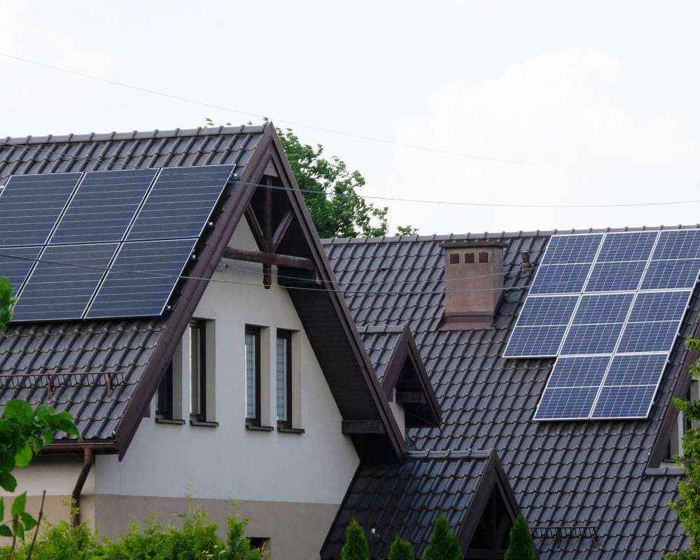 solar-panel-maintenance-and-durability-on-shingle-roofs-img