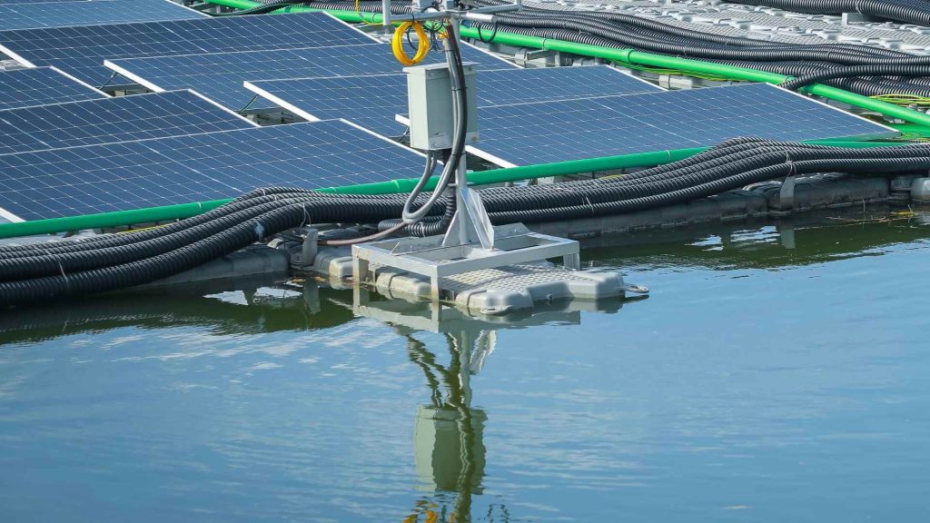 the-rise-of-solar-panel-systems-in-aquaculture-explained-img